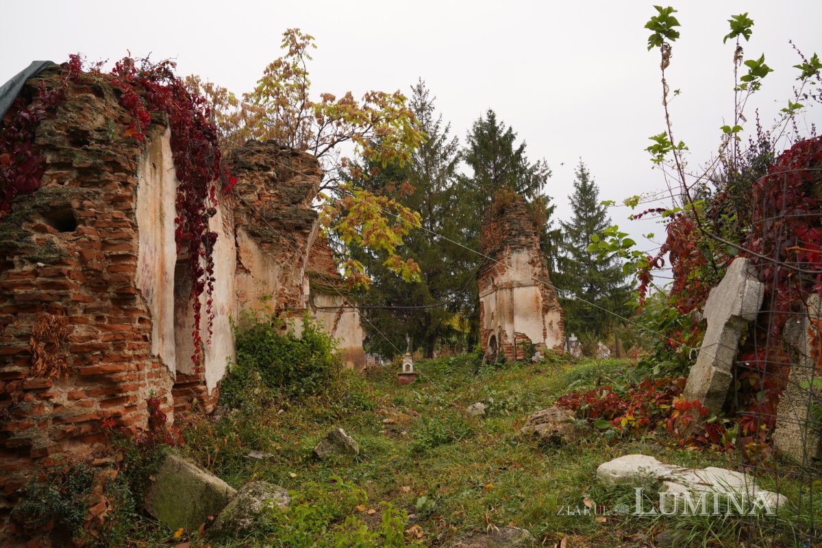 Binecuvântare arhierească la centenarul bisericii parohiei prahovene Fântânele 188529