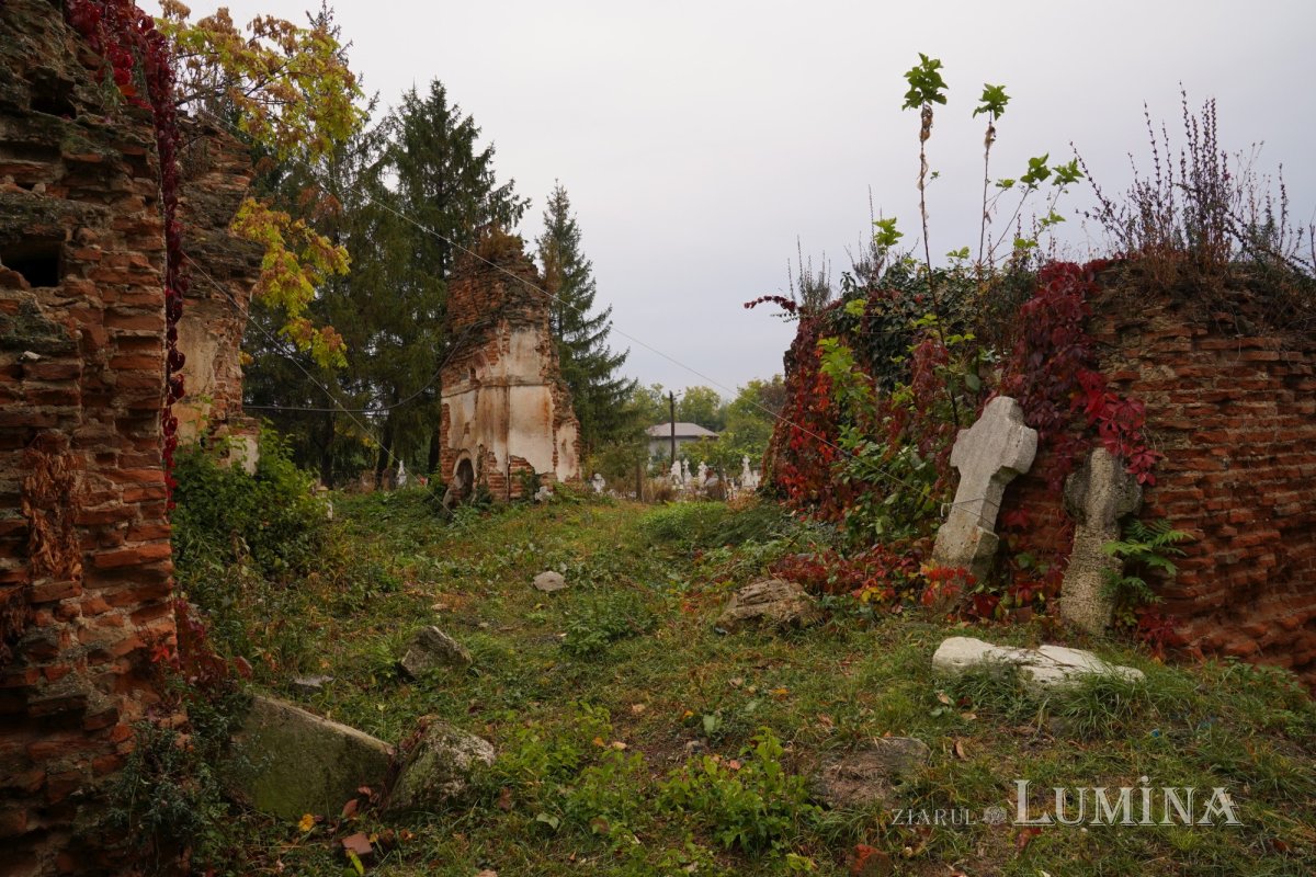 Binecuvântare arhierească la centenarul bisericii parohiei prahovene Fântânele 188530