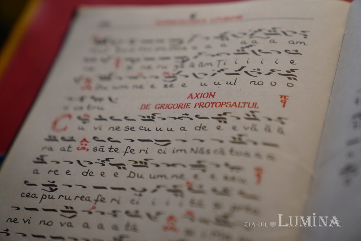 Binecuvântare arhierească la centenarul bisericii parohiei prahovene Fântânele 188551