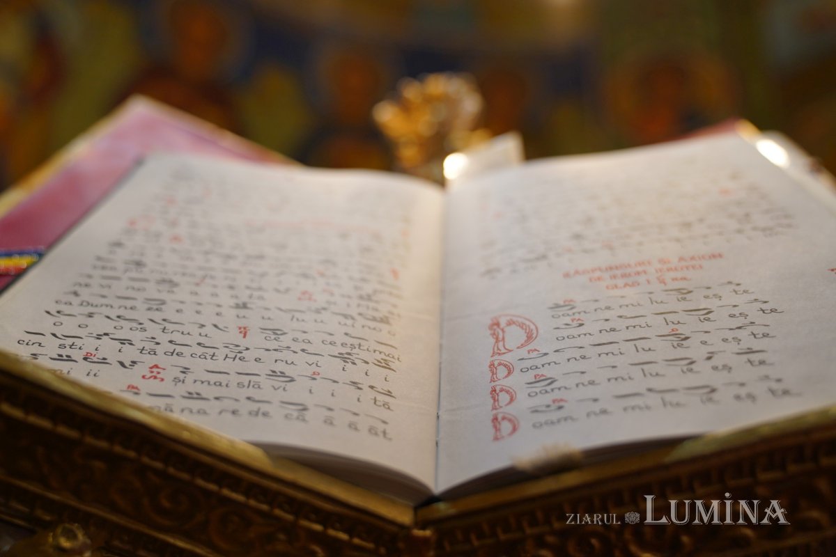 Binecuvântare arhierească la centenarul bisericii parohiei prahovene Fântânele 188552