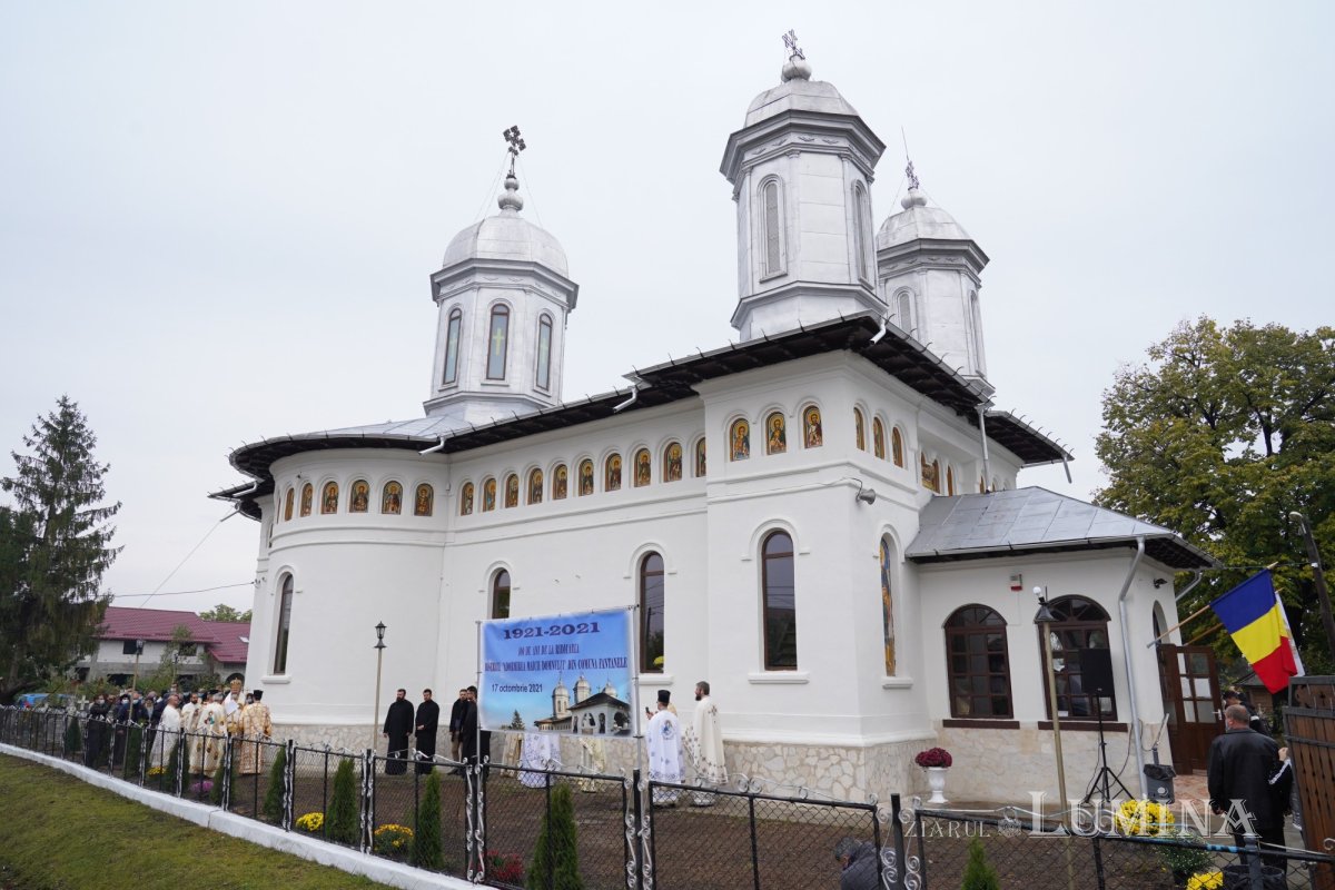 Binecuvântare arhierească la centenarul bisericii parohiei prahovene Fântânele 188565