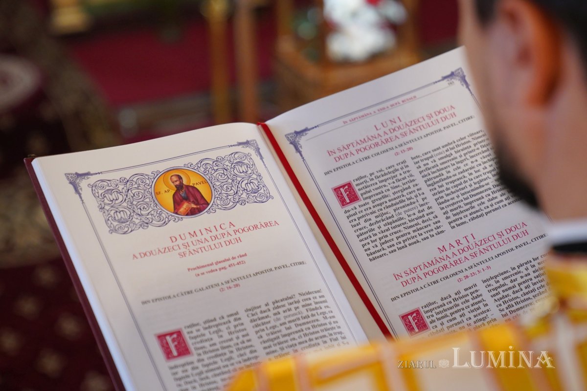 Binecuvântare arhierească la centenarul bisericii parohiei prahovene Fântânele 188608