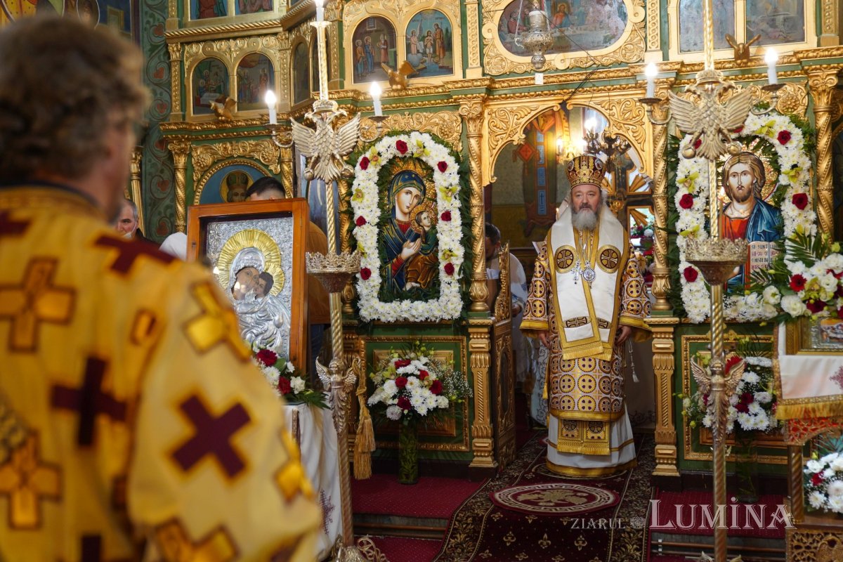 Binecuvântare arhierească la centenarul bisericii parohiei prahovene Fântânele 188610