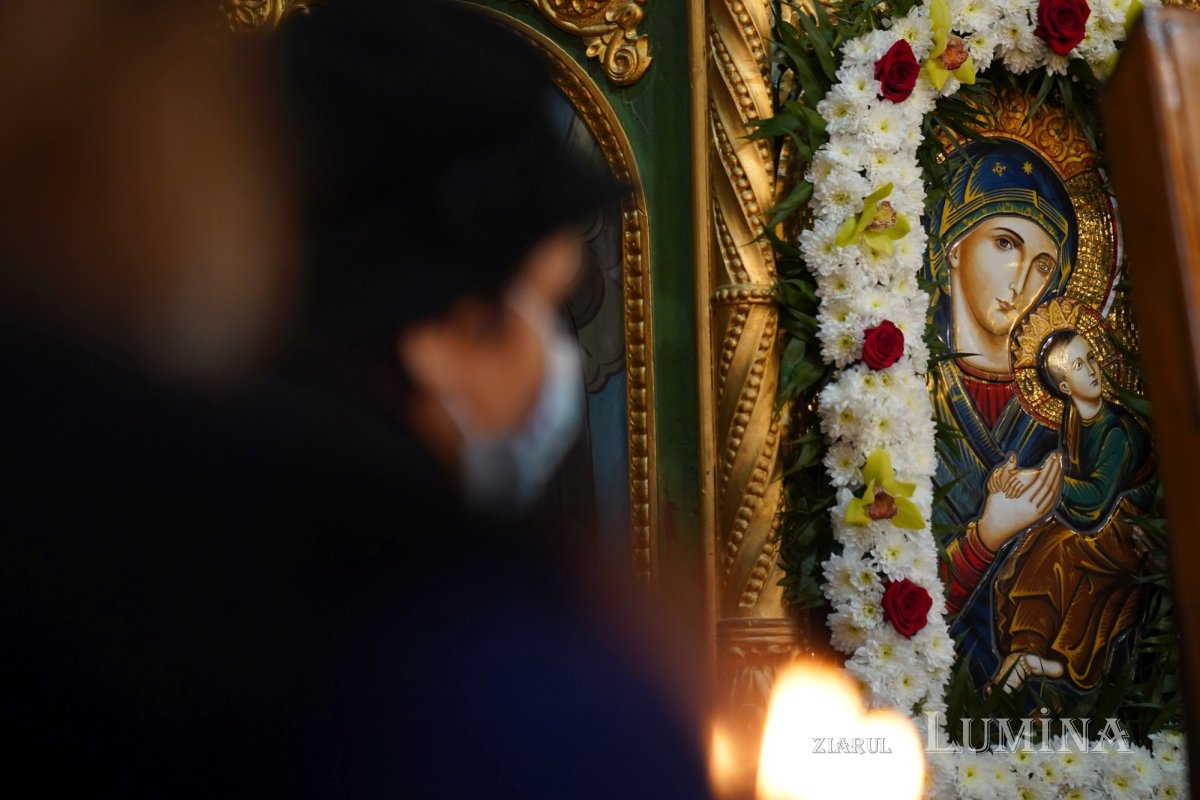 Binecuvântare arhierească la centenarul bisericii parohiei prahovene Fântânele 188618