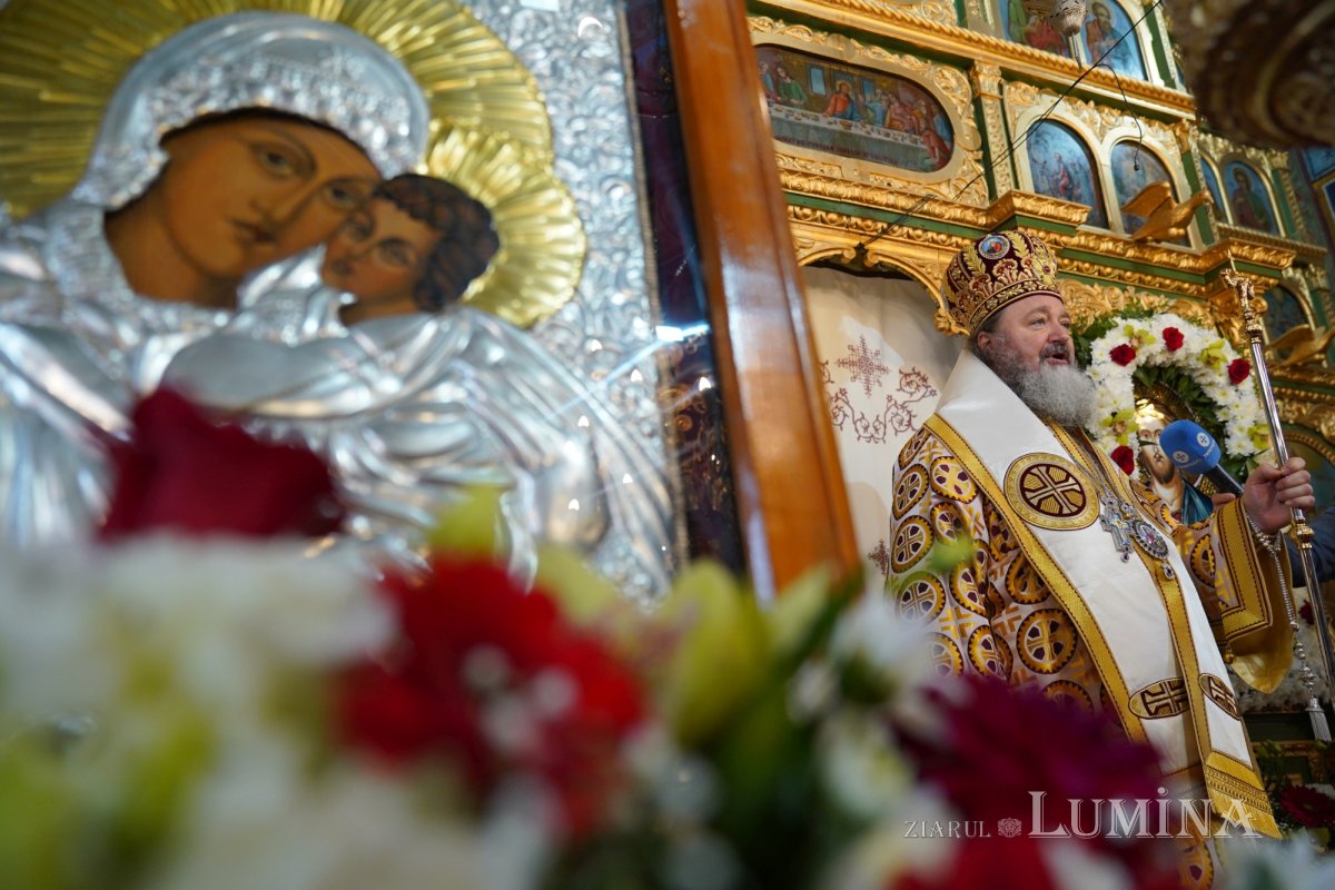 Binecuvântare arhierească la centenarul bisericii parohiei prahovene Fântânele 188619