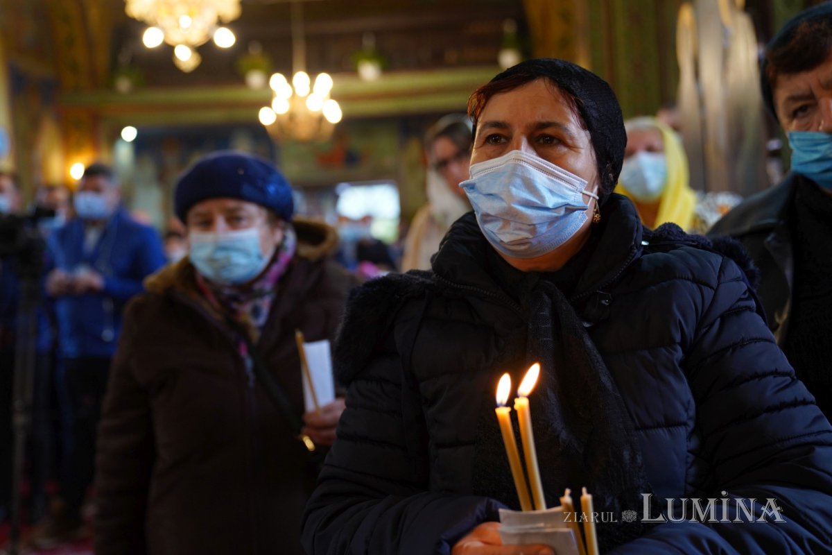 Binecuvântare arhierească la centenarul bisericii parohiei prahovene Fântânele 188624