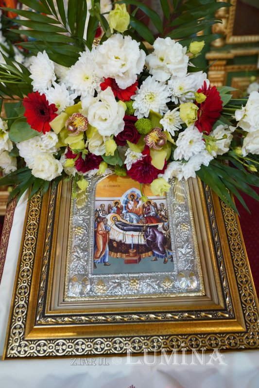 Binecuvântare arhierească la centenarul bisericii parohiei prahovene Fântânele 188629