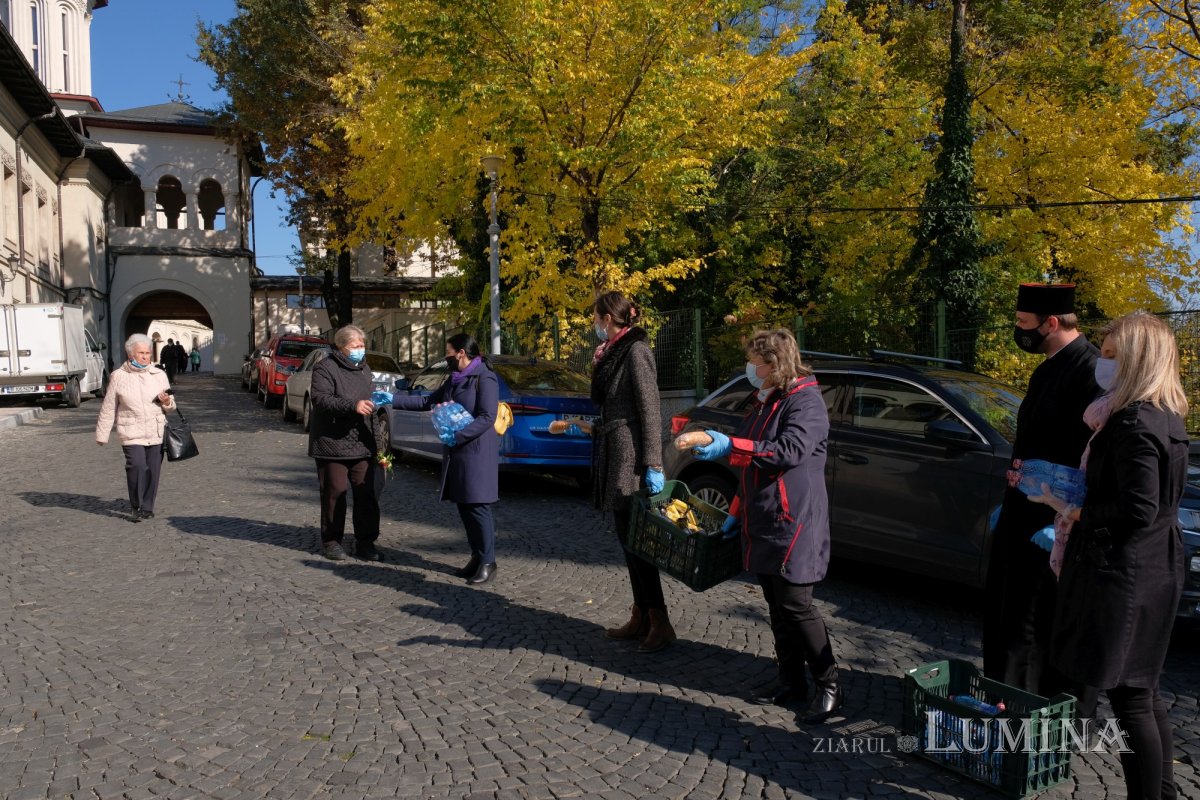 Pachete cu alimente și apă pentru pelerinii de pe Colina Patriarhiei 189250