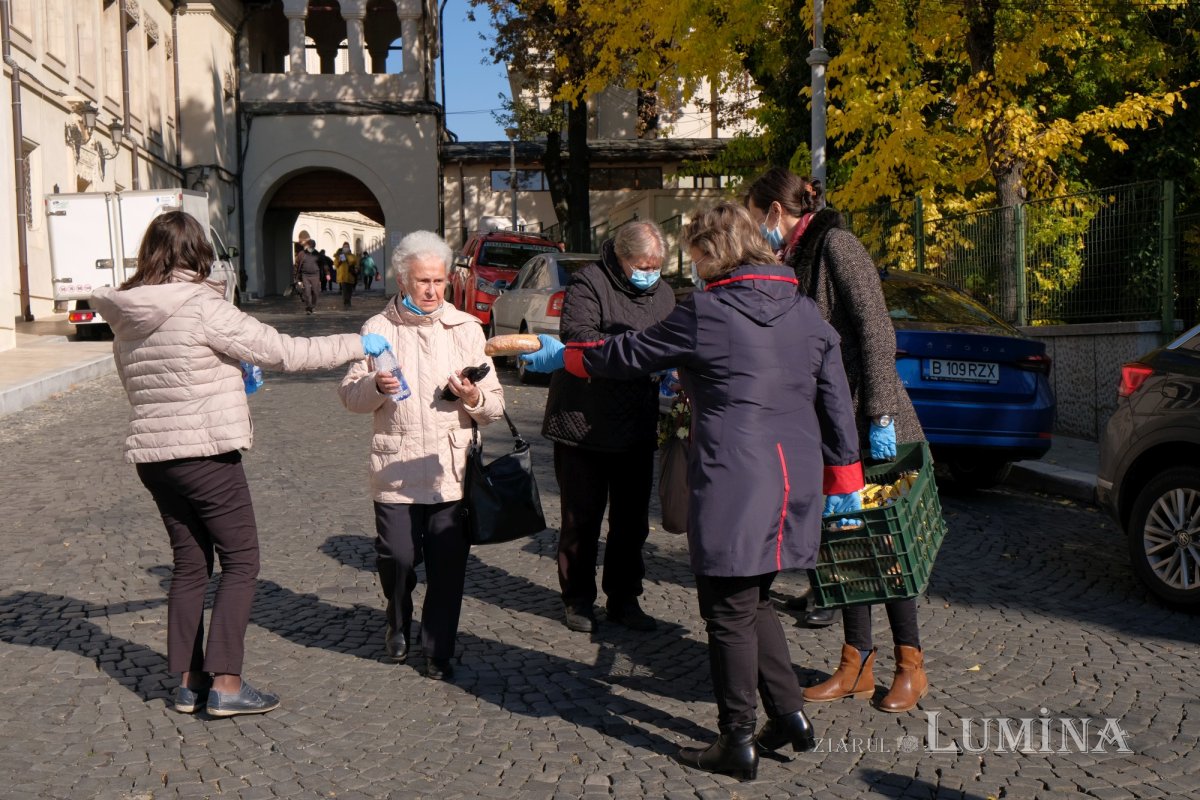 Pachete cu alimente și apă pentru pelerinii de pe Colina Patriarhiei 189251