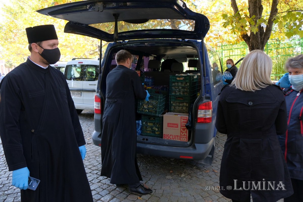Pachete cu alimente și apă pentru pelerinii de pe Colina Patriarhiei 189252