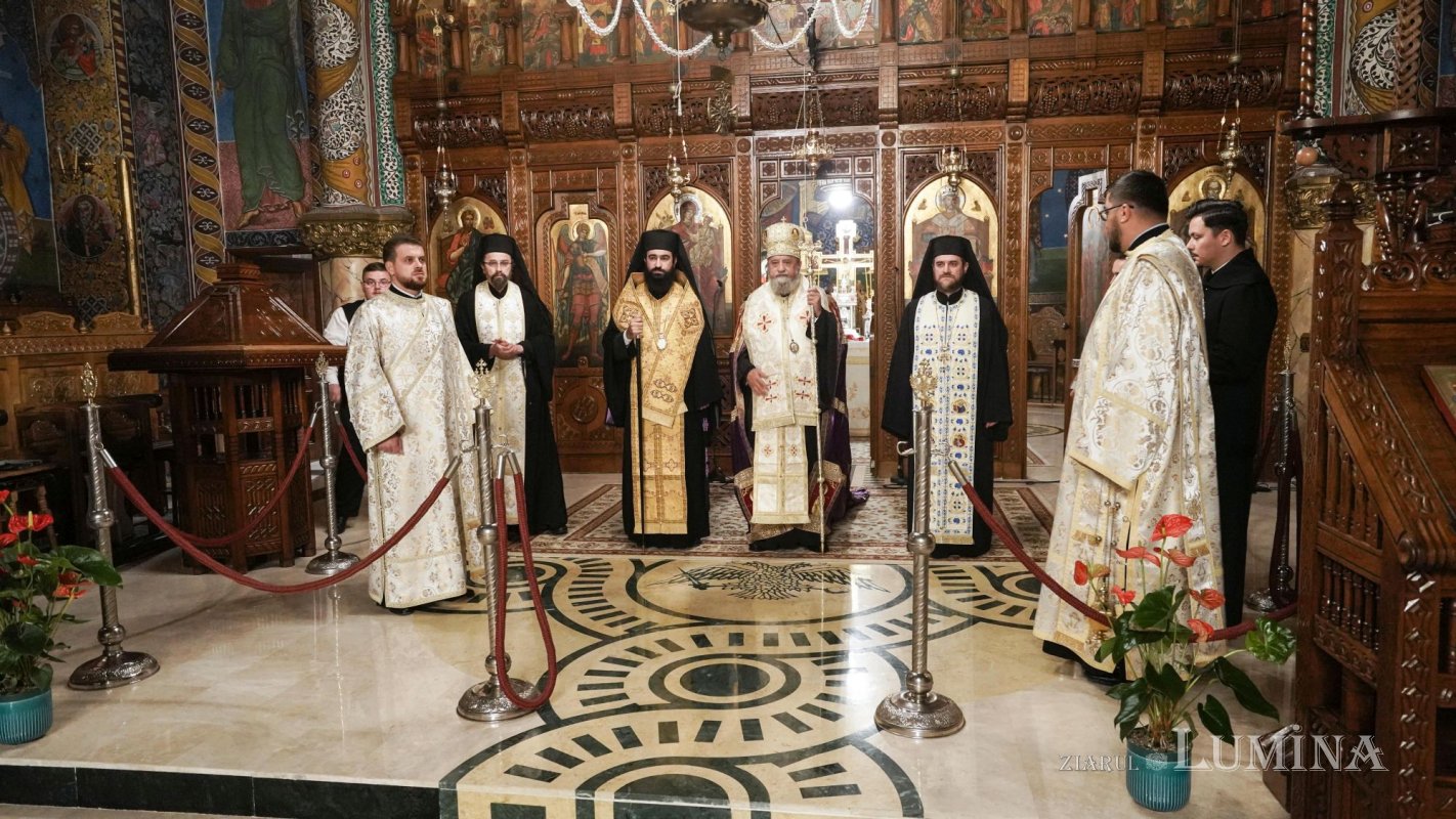 Slujbă de priveghi pentru Preasfinţitul Gurie, la Catedrala Episcopală din Deva 189292