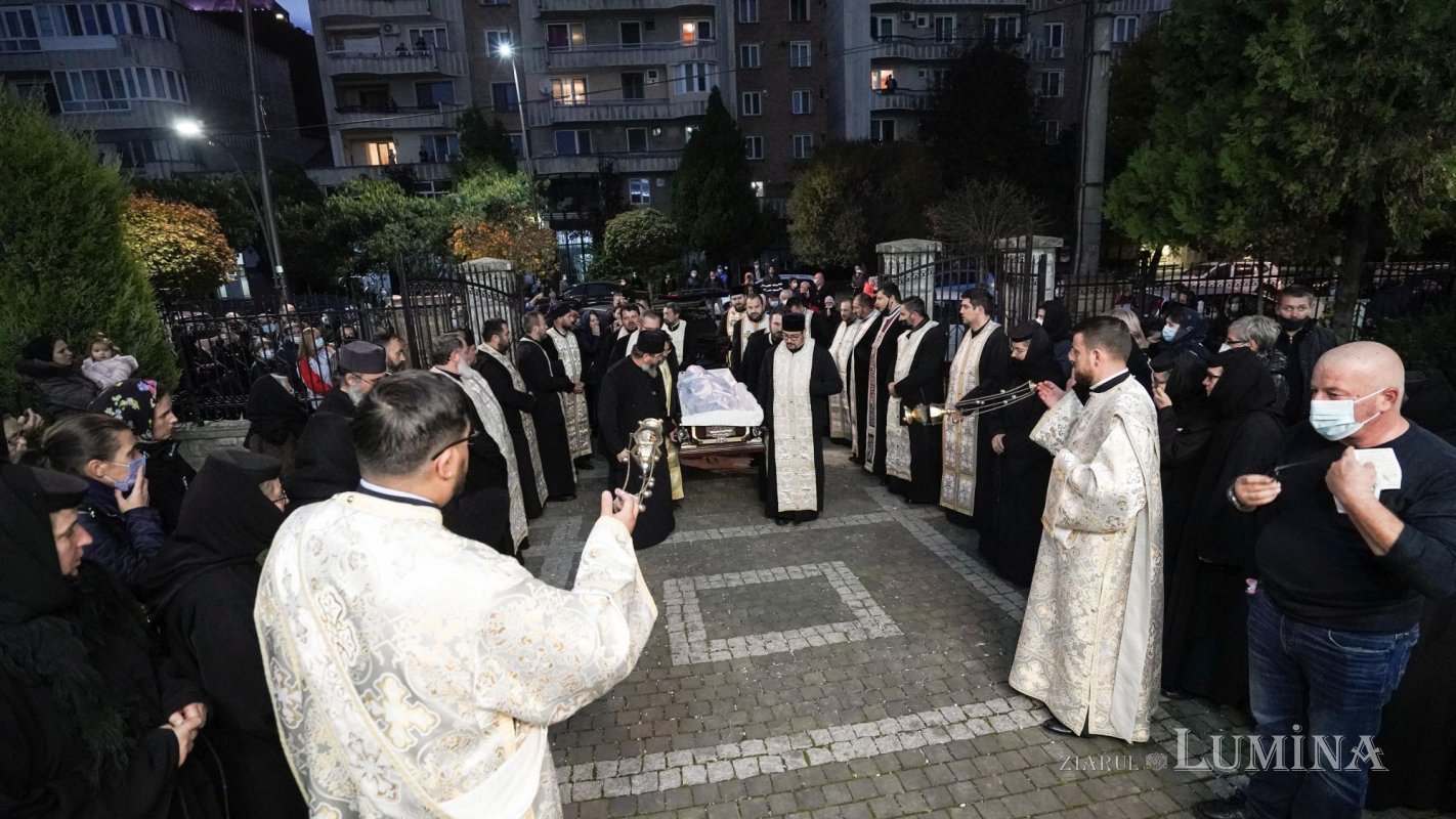 Slujbă de priveghi pentru Preasfinţitul Gurie, la Catedrala Episcopală din Deva 189293