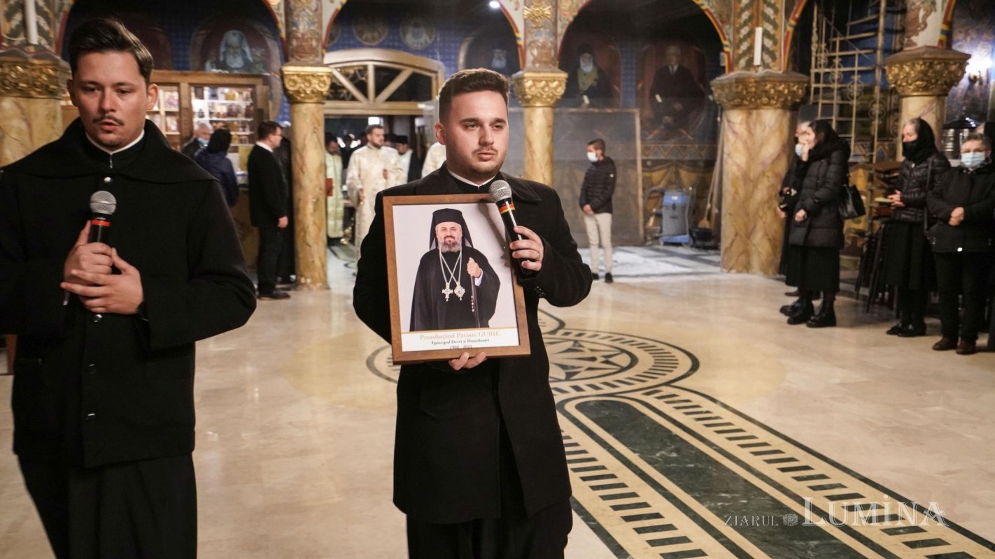 Slujbă de priveghi pentru Preasfinţitul Gurie, la Catedrala Episcopală din Deva 189295