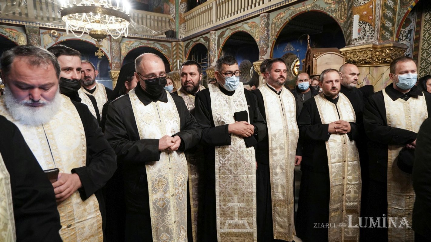 Slujbă de priveghi pentru Preasfinţitul Gurie, la Catedrala Episcopală din Deva 189299