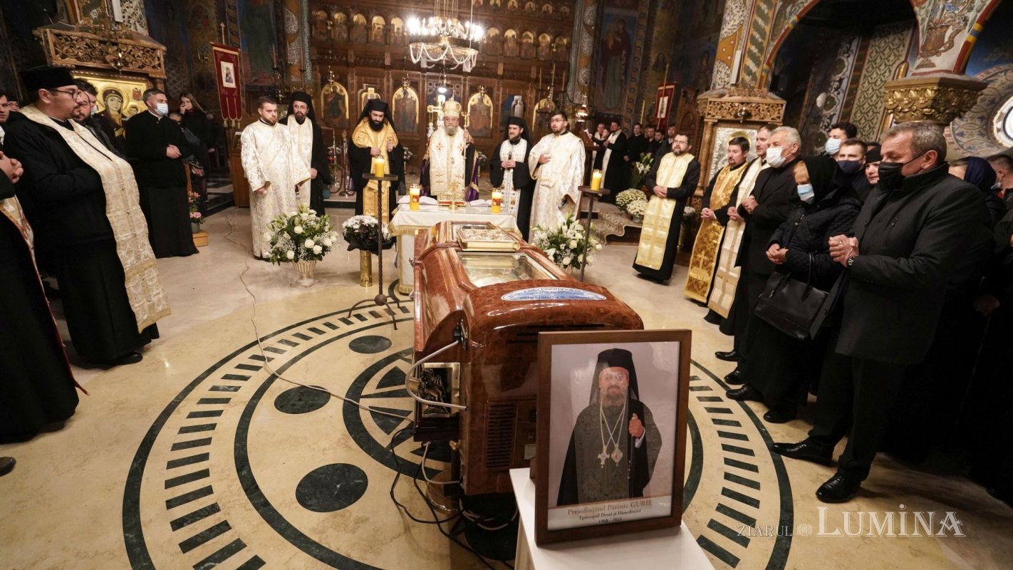 Slujbă de priveghi pentru Preasfinţitul Gurie, la Catedrala Episcopală din Deva 189302