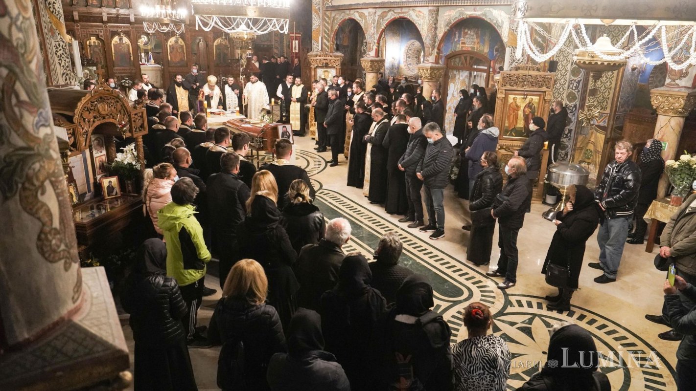 Slujbă de priveghi pentru Preasfinţitul Gurie, la Catedrala Episcopală din Deva 189304