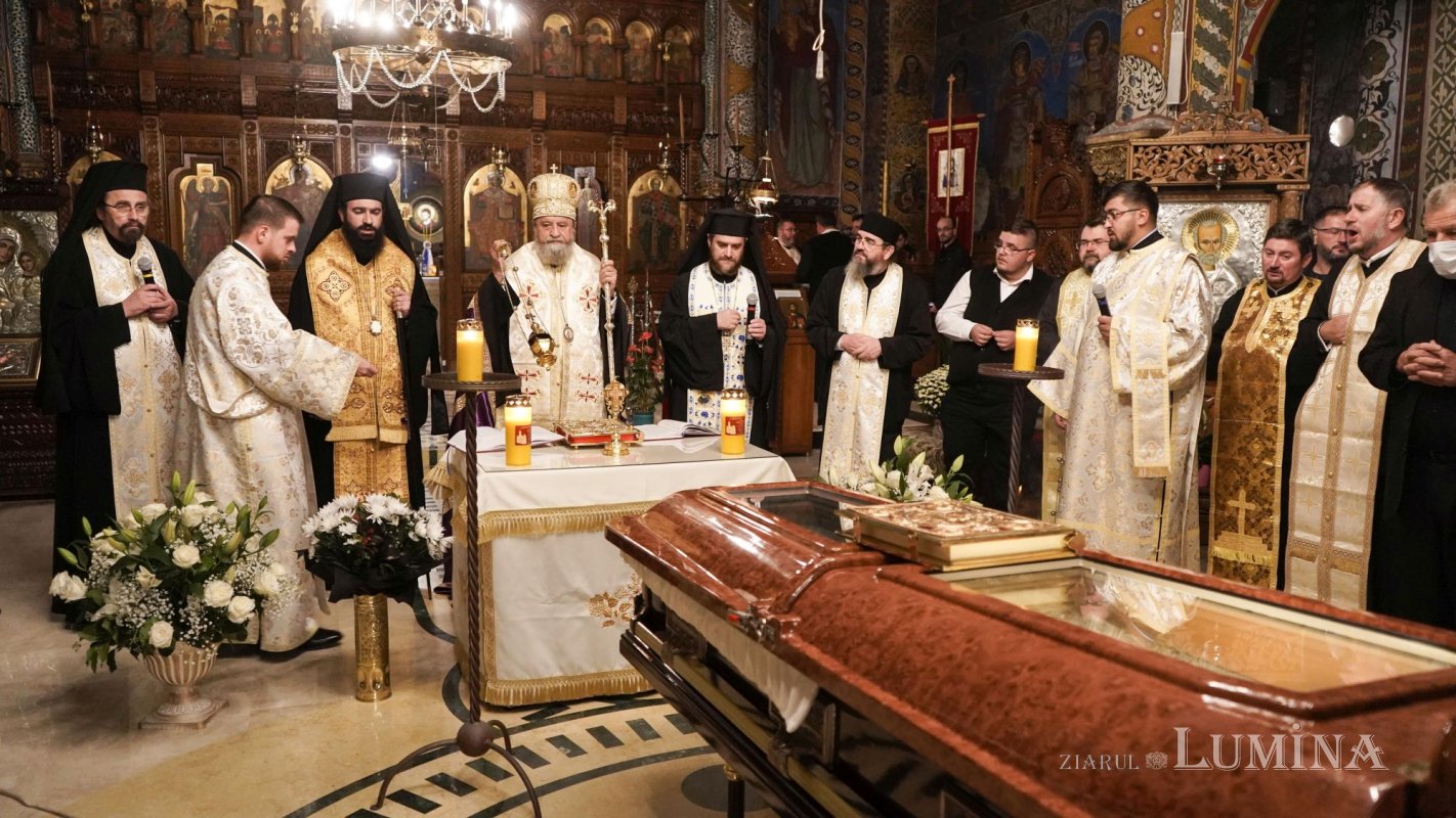 Slujbă de priveghi pentru Preasfinţitul Gurie, la Catedrala Episcopală din Deva 189305