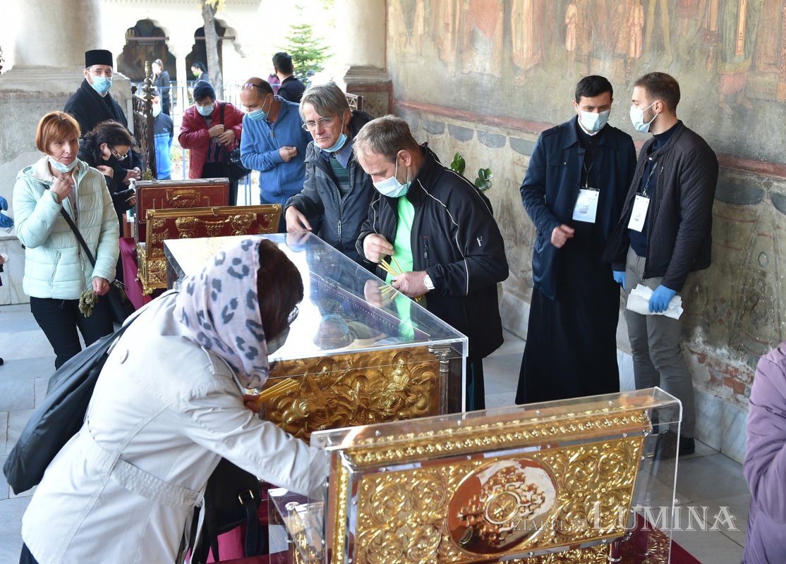 Mângâiere pentru închinătorii care ajung pe Dealul Patriarhiei 189408