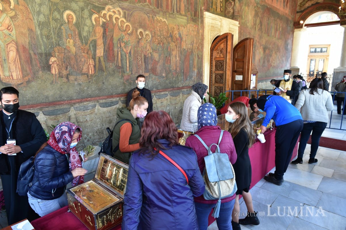 Mângâiere pentru închinătorii care ajung pe Dealul Patriarhiei 189409