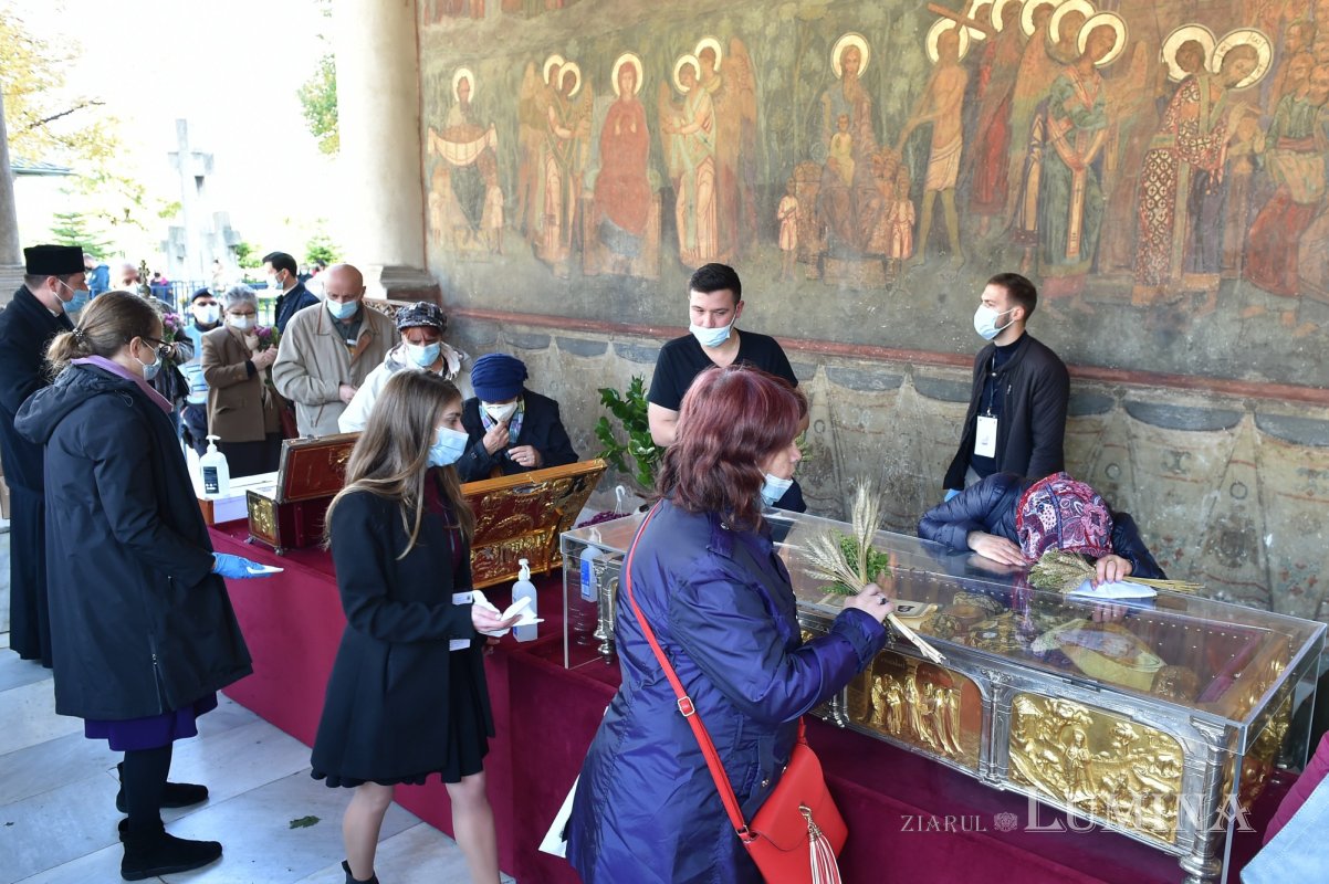 Mângâiere pentru închinătorii care ajung pe Dealul Patriarhiei 189410