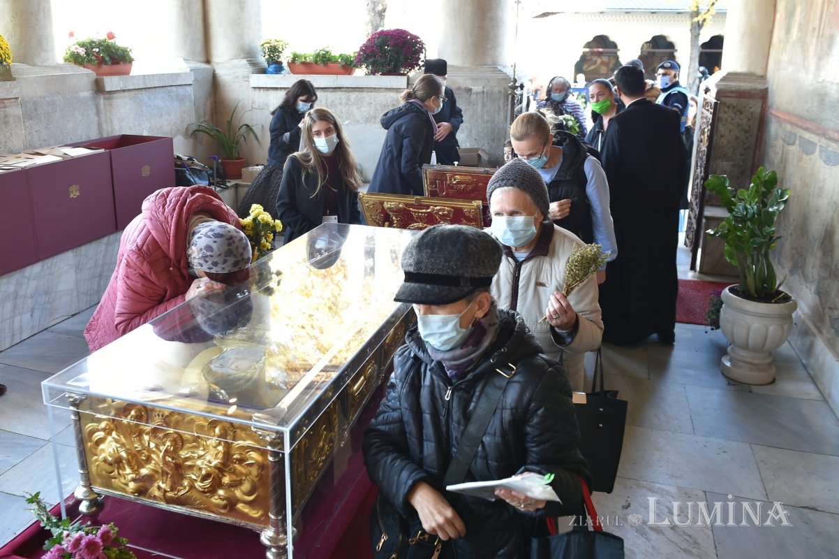 Mângâiere pentru închinătorii care ajung pe Dealul Patriarhiei 189412
