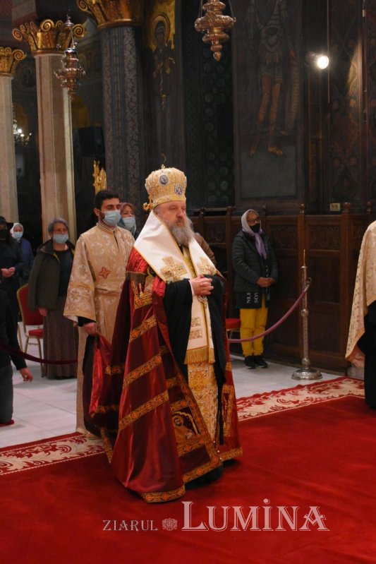 Ceasuri de priveghere pe Colina Bucuriei 189626