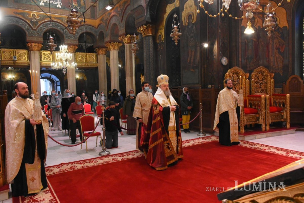 Ceasuri de priveghere pe Colina Bucuriei 189627