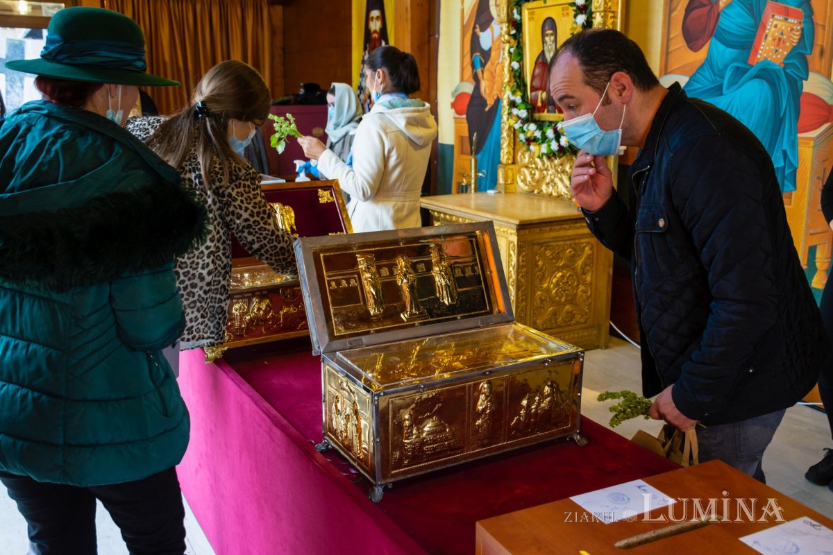 Ceasuri de priveghere pe Colina Bucuriei 189652