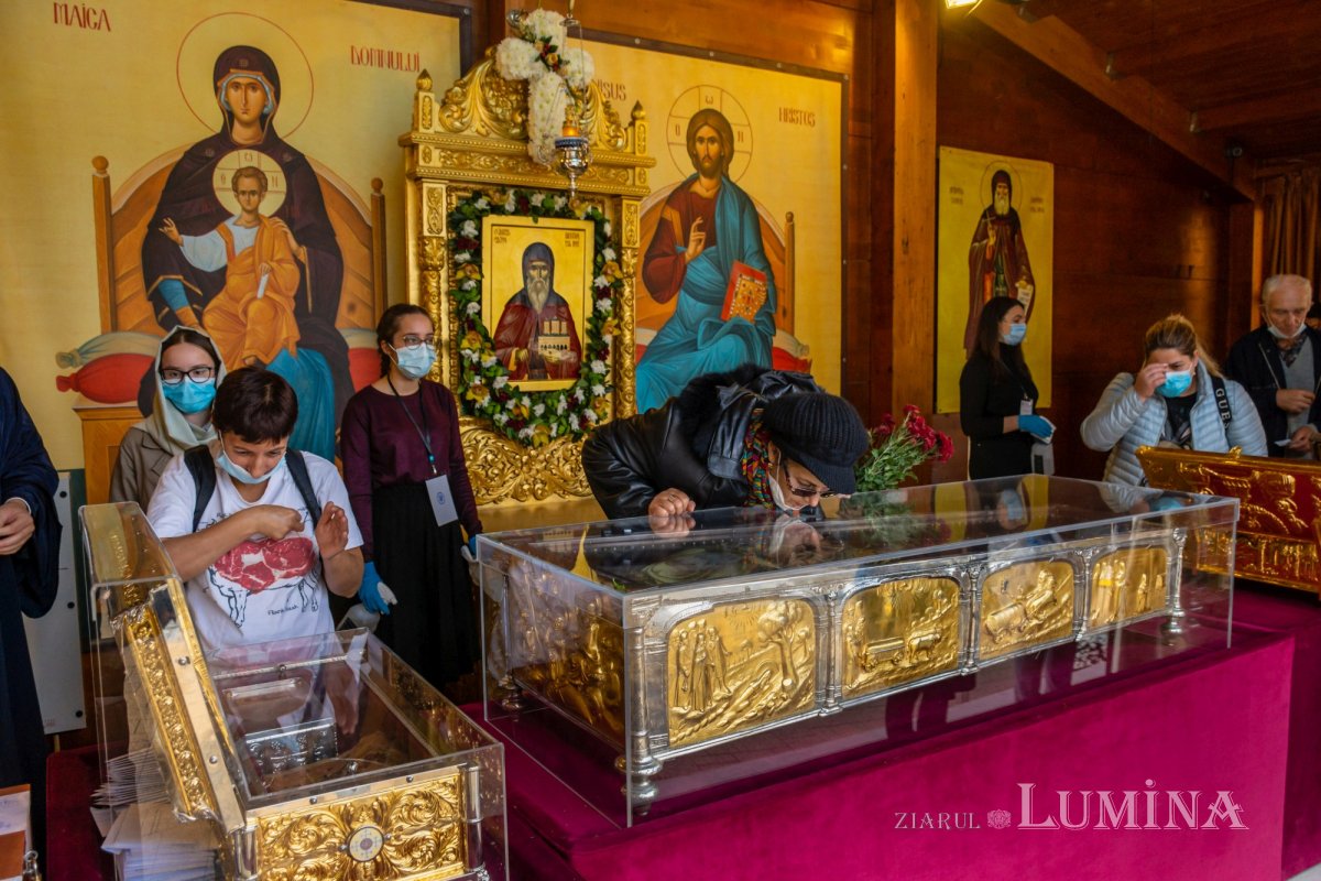 Ceasuri de priveghere pe Colina Bucuriei 189653