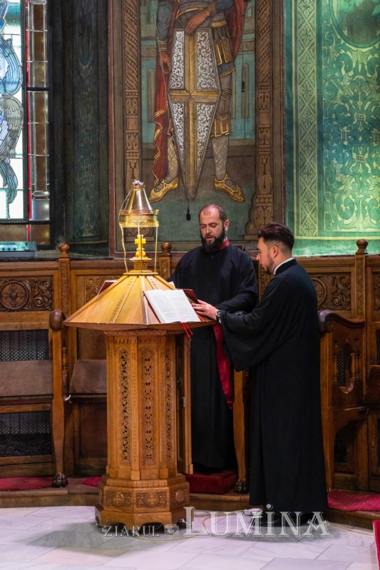 Ceasuri de priveghere pe Colina Bucuriei 189681