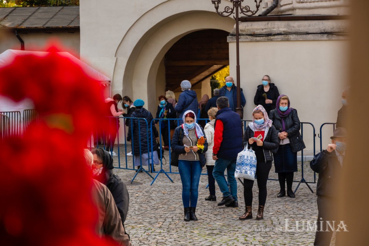Ceasuri de priveghere pe Colina Bucuriei 189706
