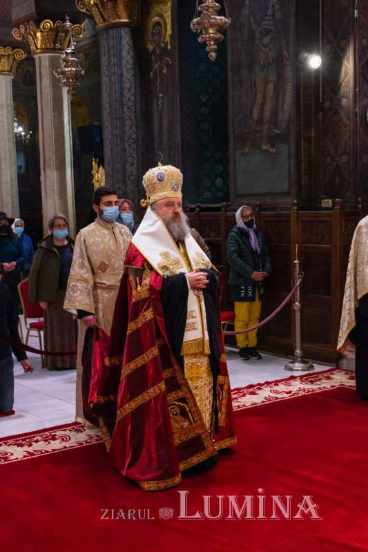 Ceasuri de priveghere pe Colina Bucuriei 189708