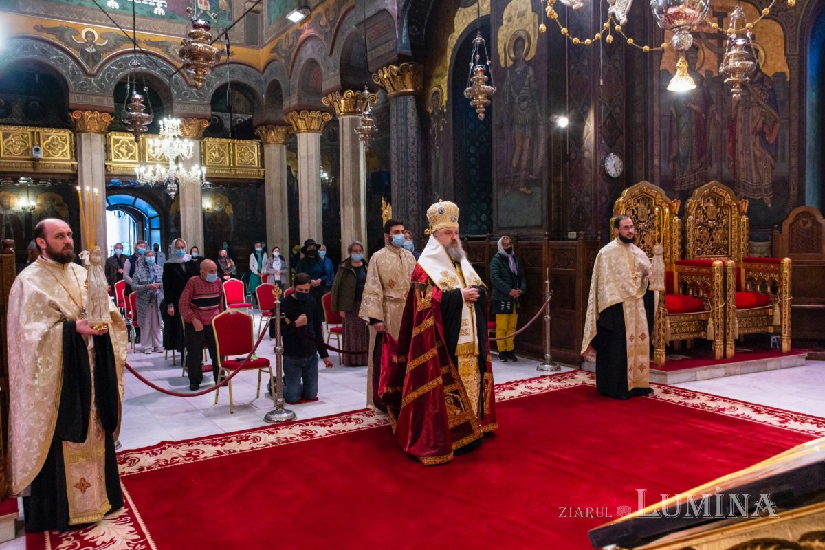 Ceasuri de priveghere pe Colina Bucuriei 189709