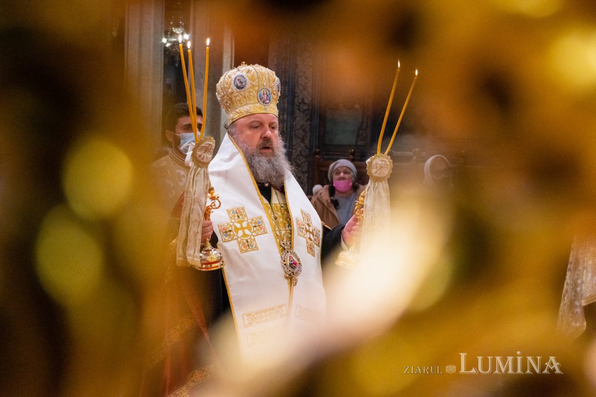 Ceasuri de priveghere pe Colina Bucuriei 189715