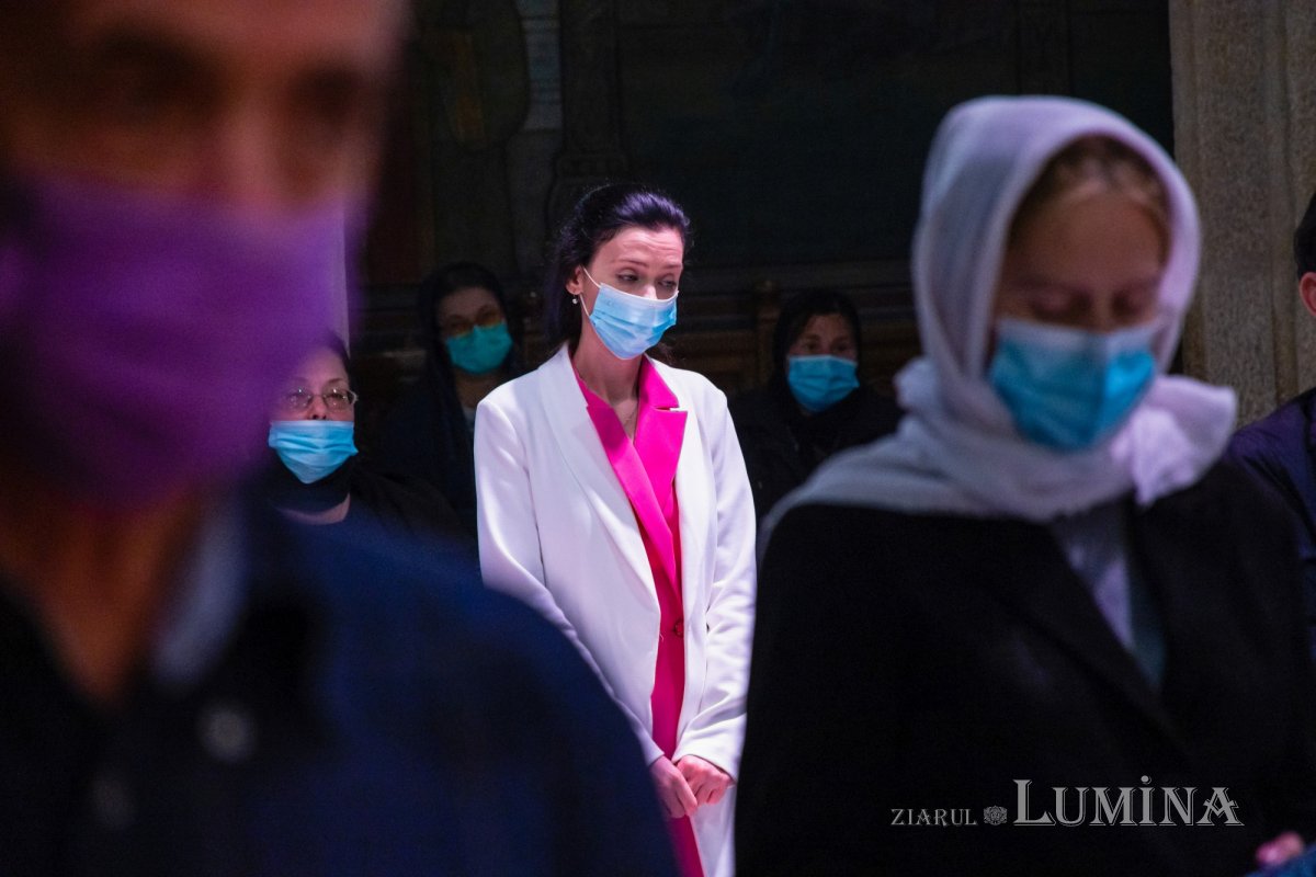 Ceasuri de priveghere pe Colina Bucuriei 189726