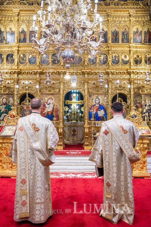 Ceasuri de priveghere pe Colina Bucuriei 189730