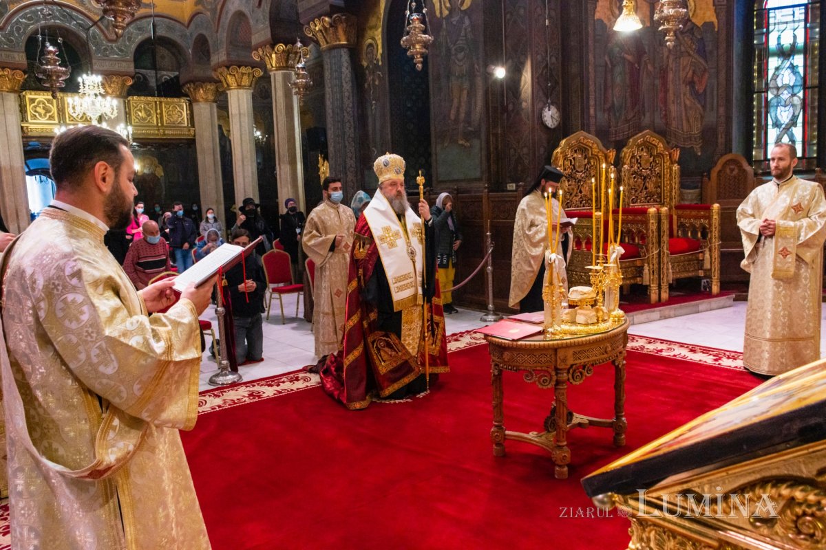 Ceasuri de priveghere pe Colina Bucuriei 189743