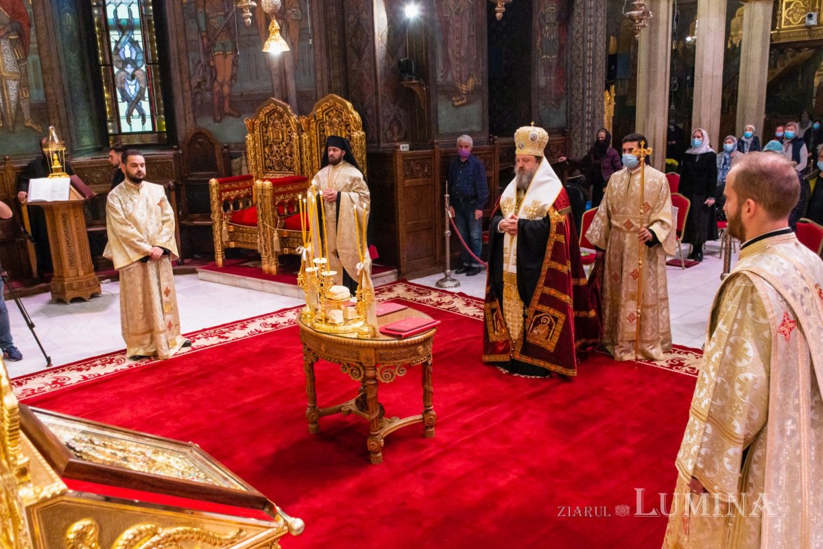 Ceasuri de priveghere pe Colina Bucuriei 189748