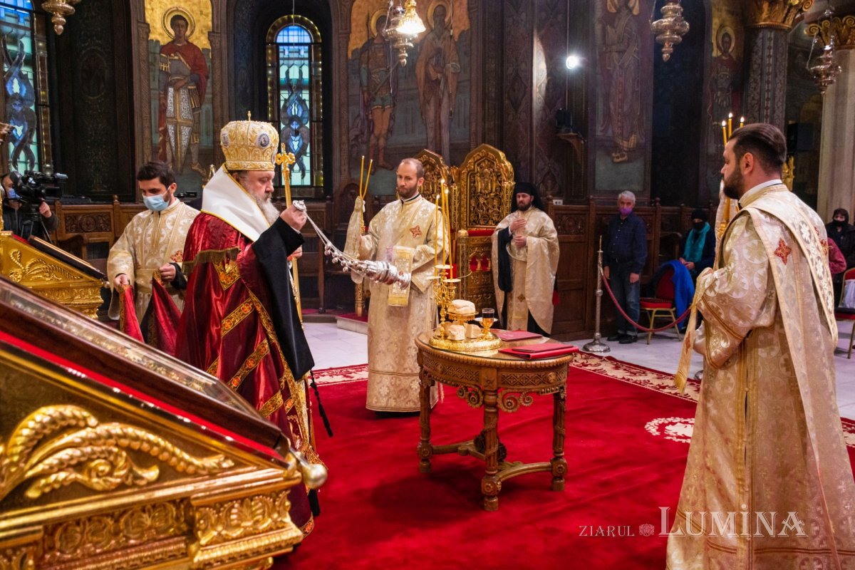 Ceasuri de priveghere pe Colina Bucuriei 189750
