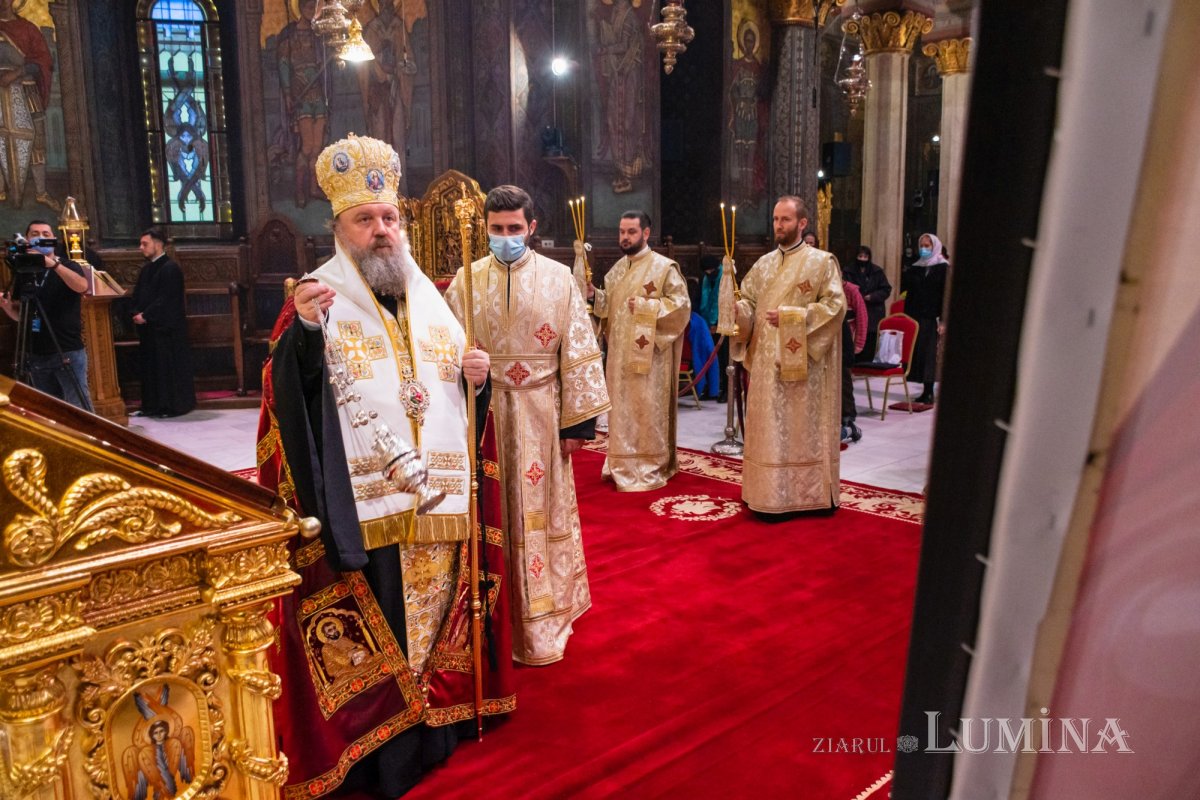 Ceasuri de priveghere pe Colina Bucuriei 189751