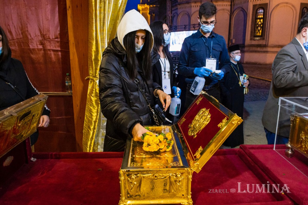 Ceasuri de priveghere pe Colina Bucuriei 189778