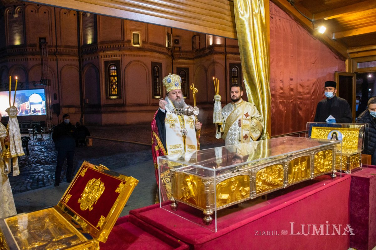 Ceasuri de priveghere pe Colina Bucuriei 189780