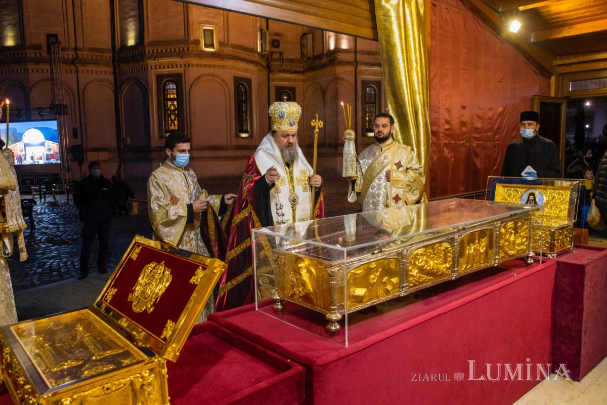 Ceasuri de priveghere pe Colina Bucuriei 189781