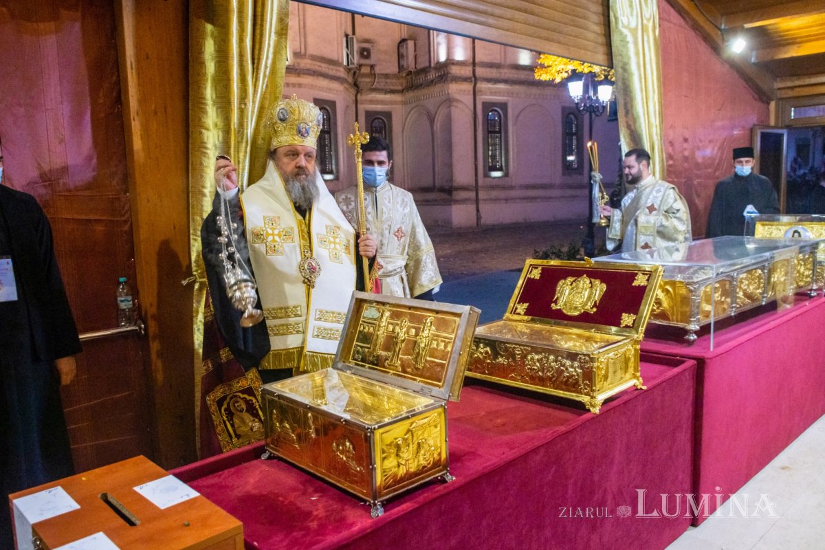 Ceasuri de priveghere pe Colina Bucuriei 189785