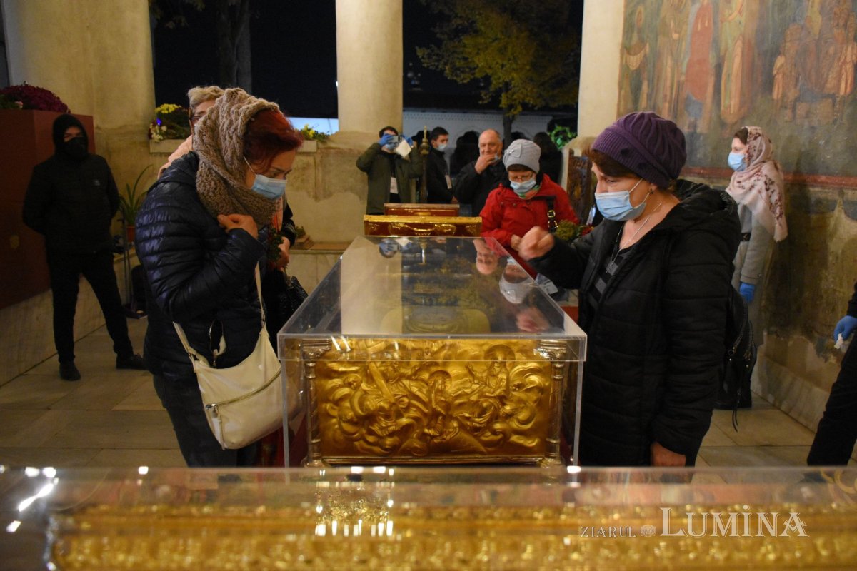 Pelerinajul tradiţional din Bucureşti continuă la Baldachinul sfinţilor 189435