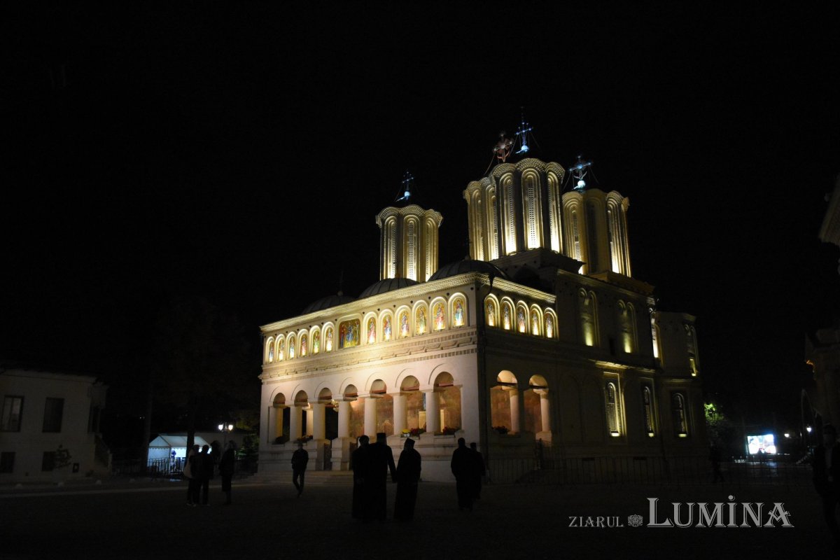 Pelerinajul tradiţional din Bucureşti continuă la Baldachinul sfinţilor 189436