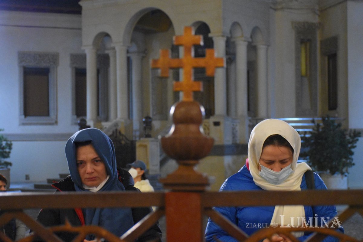 Pelerinajul tradiţional din Bucureşti continuă la Baldachinul sfinţilor 189437