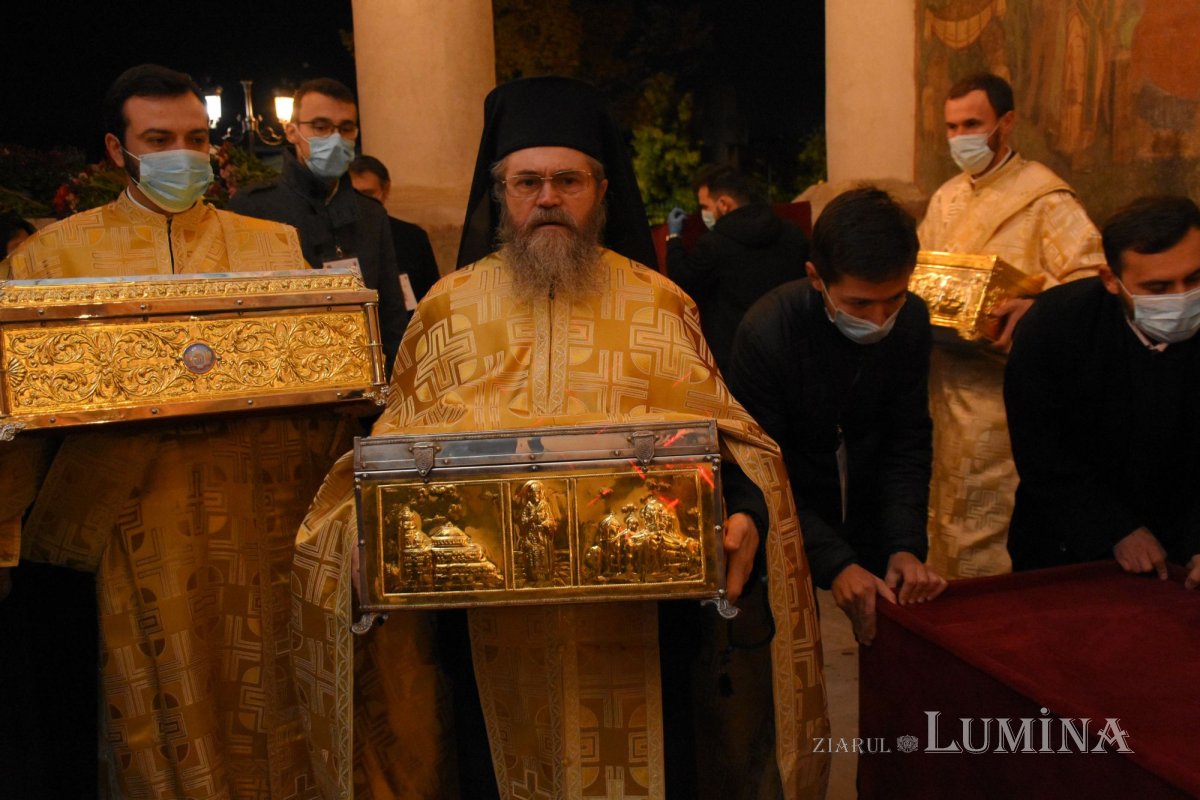 Pelerinajul tradiţional din Bucureşti continuă la Baldachinul sfinţilor 189439