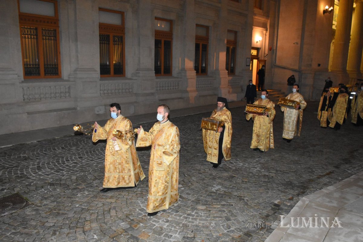 Pelerinajul tradiţional din Bucureşti continuă la Baldachinul sfinţilor 189445