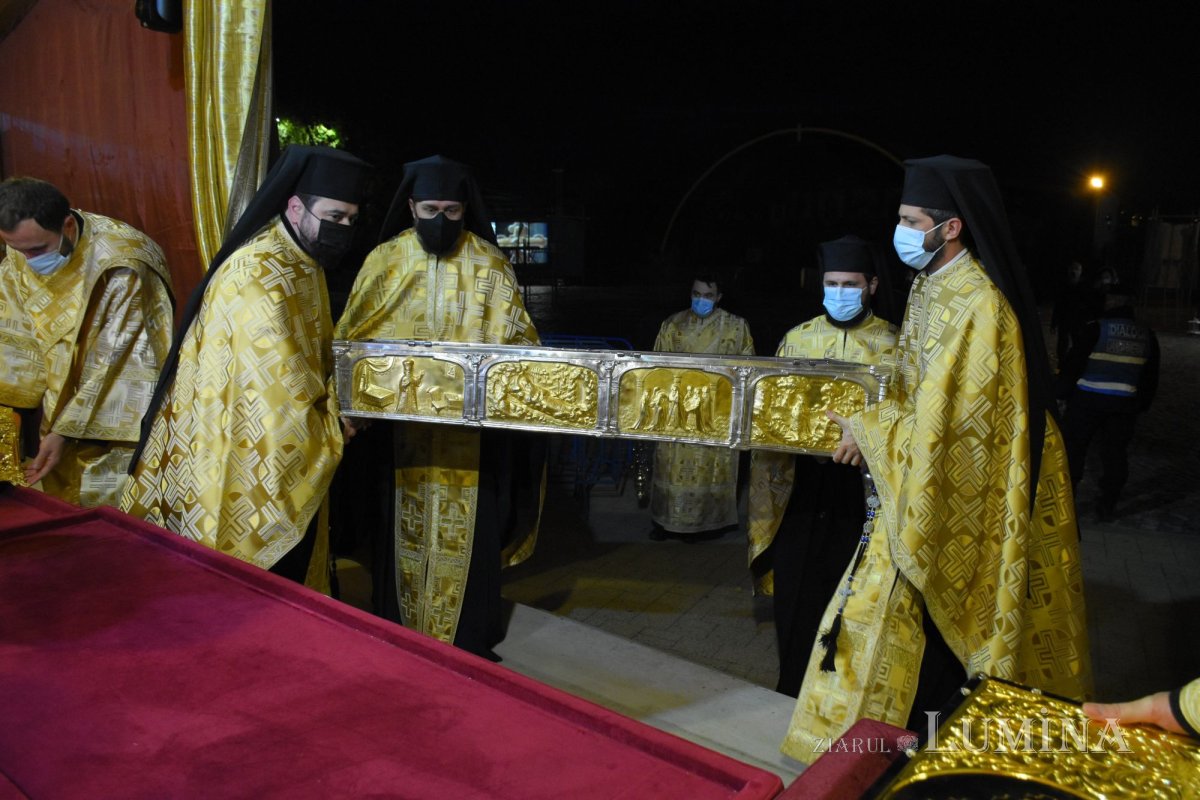 Pelerinajul tradiţional din Bucureşti continuă la Baldachinul sfinţilor 189446